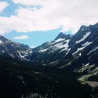 Road into the landscape of the Northern Cascades