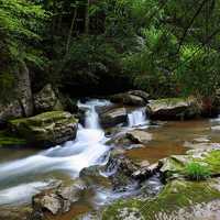 Hawk's Nest cascades in West Virginia