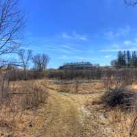 400 trail, house in the distance