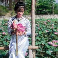 Bride in white and roses in Vietnam